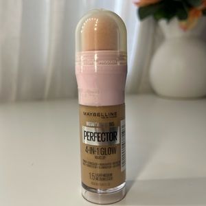Instant Age Rewind Instant Perfector 4-In-1 Glow Makeup shade 1.5